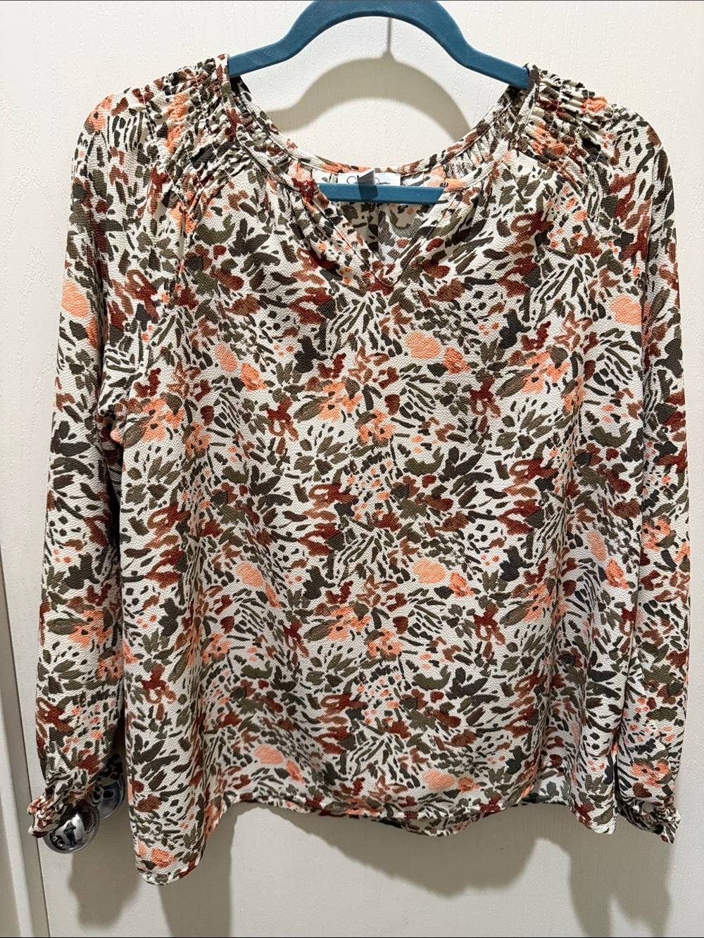 Jessica Simpson Floral Raglan Long-Sleeve Blouse in Cream, Peach & Olive